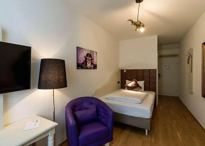 Hotel Amedia Plaza Wels. Trademark